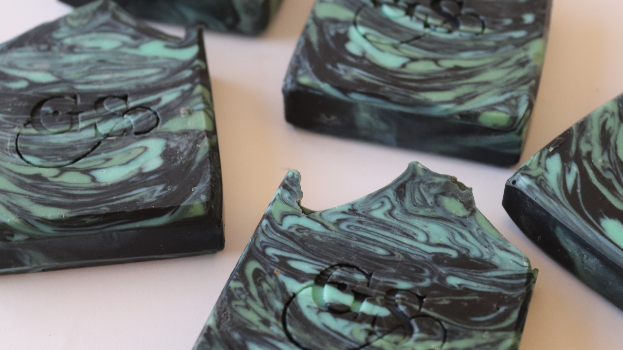 TEA TREE & ACTIVATED CHARCOAL SOAP BAR