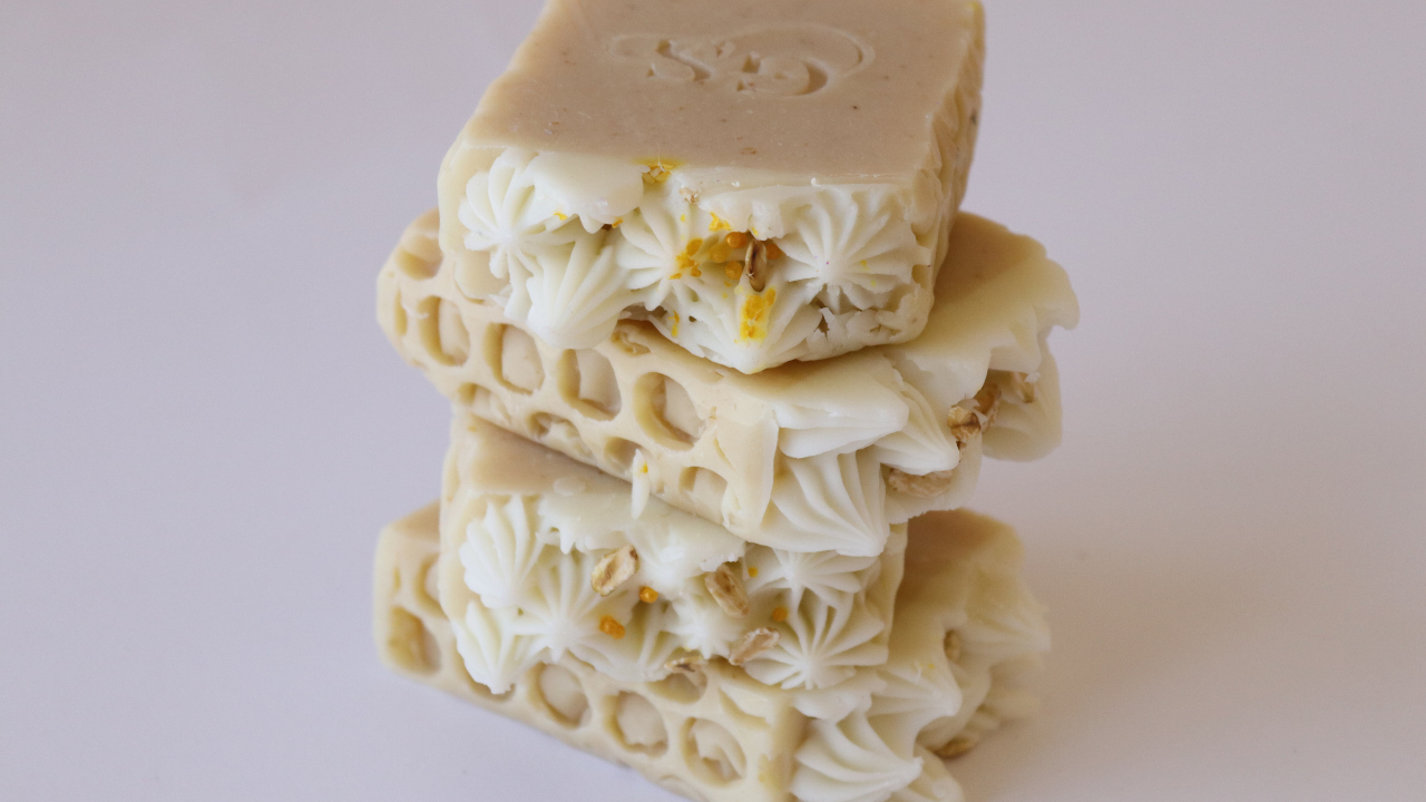 OATS, COCONUT MILK & HONEY SOAP BAR